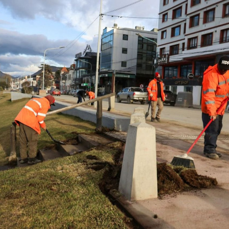 Realizan operativo de limpieza sobre avenida Maipú