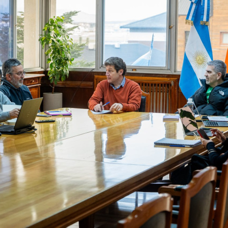 El Gobierno provincial alcanzó un acuerdo salarial e integral para fortalecer la educación fueguina
