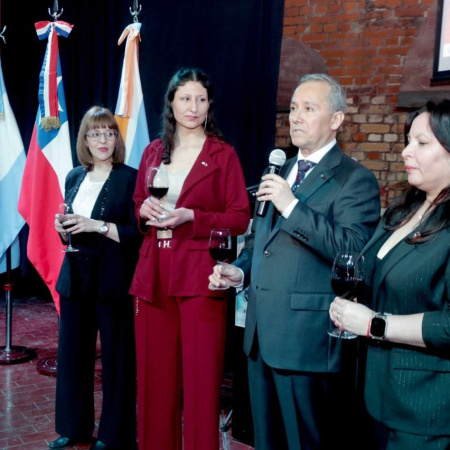 Funcionarios municipales participaron de la conmemoración del Día Nacional de la Republica de Chile