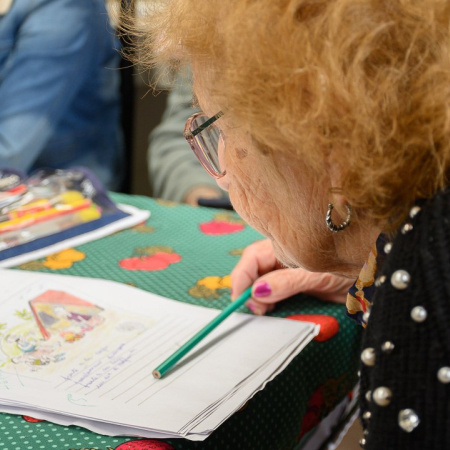 Alrededor de 400 adultos mayores aprendieron a leer y escribir en los últimos cuatro años