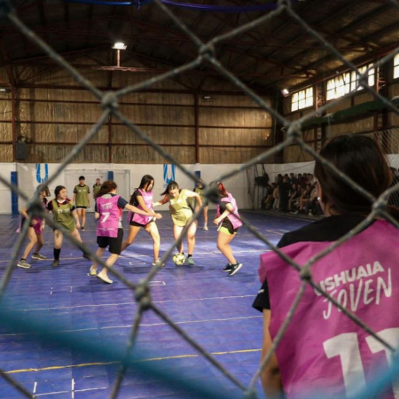 Multitudinaria jornada de futsal en el marco del Ushuaia Joven