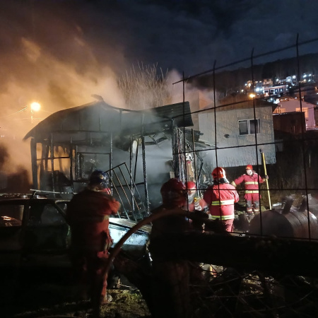 Barrio Escondido: tres personas trasladadas al hospital tras incendio en dos vivienda