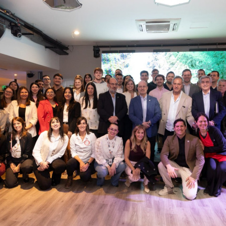 Ronda de negocios en el lanzamiento de la temporada de verano