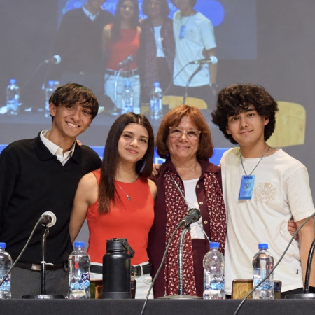 La jueza Battaini participó del 20° aniversario de la radio del Colegio Sobral
