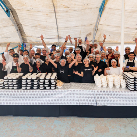 Gastronomía del Sur batió un récord entregando 16.000 porciones de paella por el aniversario de Ushuaia