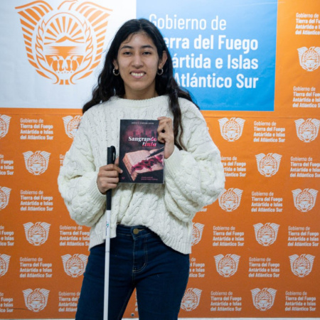 Rocío Duré presenta su primer libro "Sangrando Tinta"