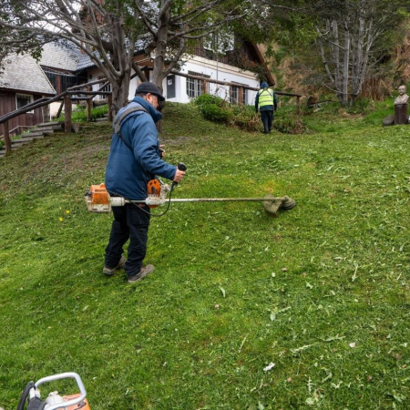 El Municipio lleva adelante tareas de mantenimiento en espacios verdes de la ciudad