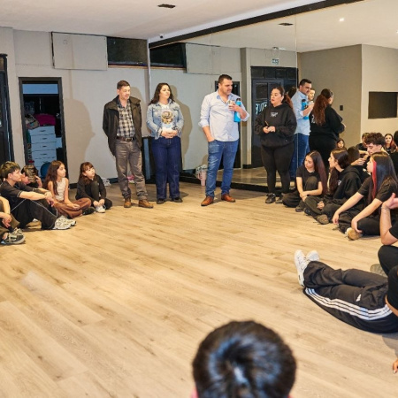 Vuoto visitó la academia Ritmo Sur previo a una competencia nacional