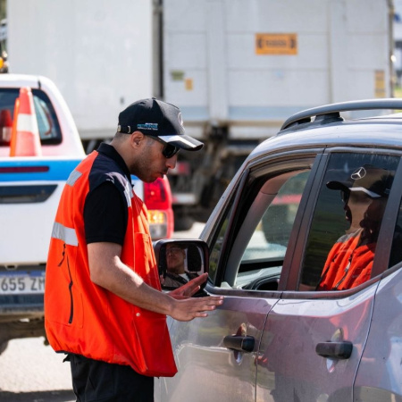 Realizan campaña informativa en la vía pública para conductores de aplicaciones